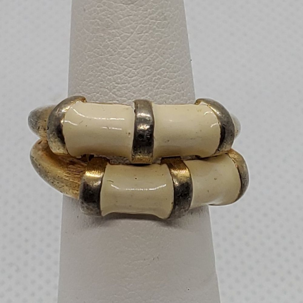 Vintage Cream & Gold Tone Ring
